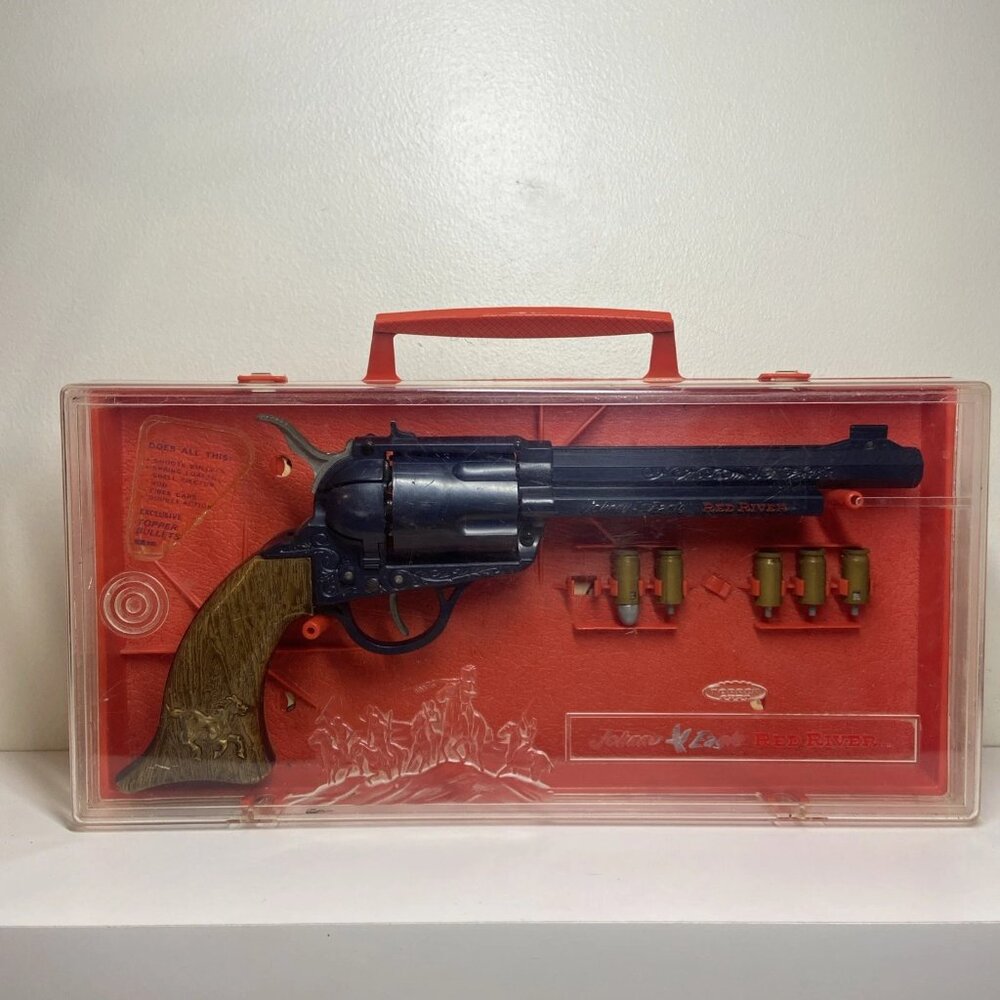 Vintage Topper Deluxe Reading Johnny Eagle Red River Toy Pistol Display Case
